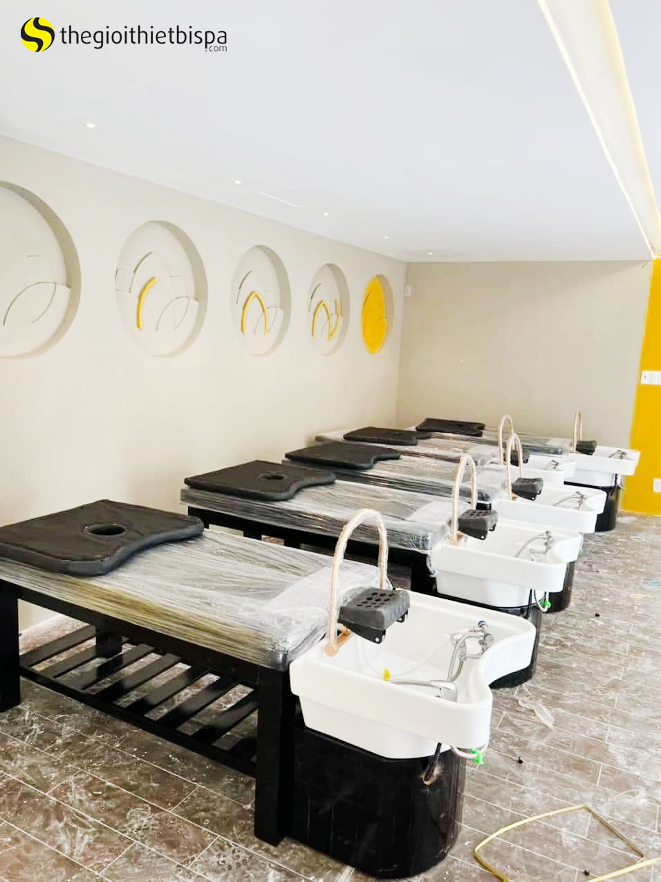 Giường Gội Đầu Tai Thỏ Bồn Sứ Nệm Đen Có Vòm Dưỡng Sinh
