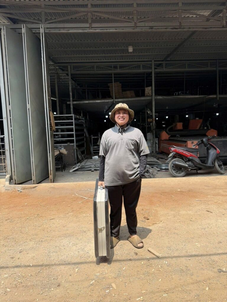 giường vali chân sắt sơn tĩnh điện